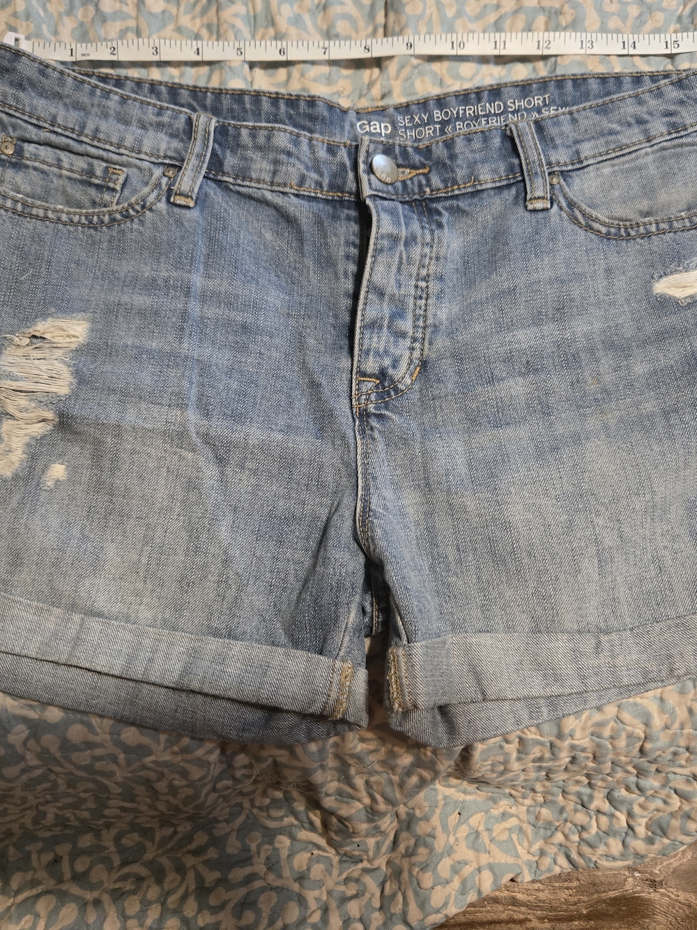Gap Sexy Boyfriend Light Wash Denim Shorts Size 8